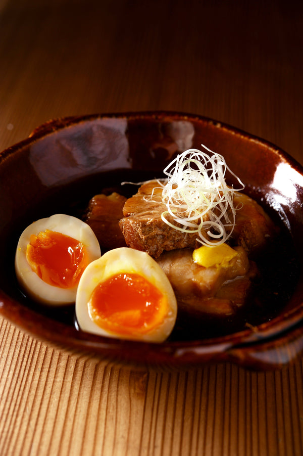 豚の角煮　半熟玉子添え