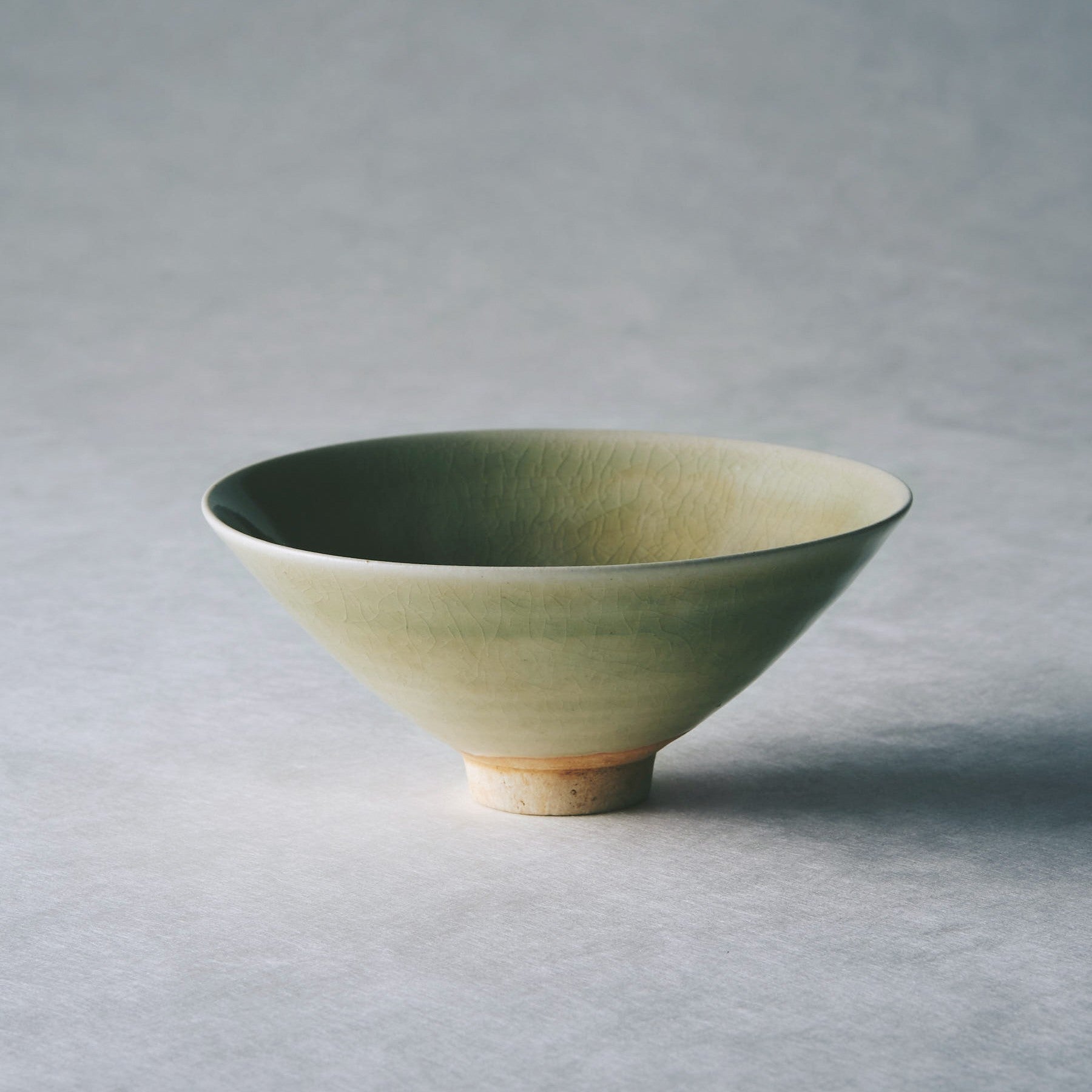 雅翠の茶碗（ひび釉） 茶碗 - 緋色 - – TOU