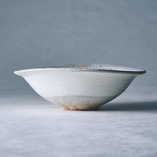 渕荒粉引 たわみ6寸中鉢 – TOU