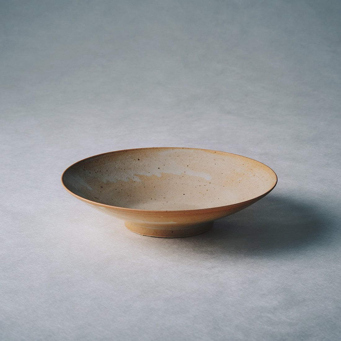 どん様 平鉢Hiyodori6号　岩肌5号 WEB限定】飛び鉋 5寸浅鉢 -器市- | cocochi ｜ 家具と服と暮らし